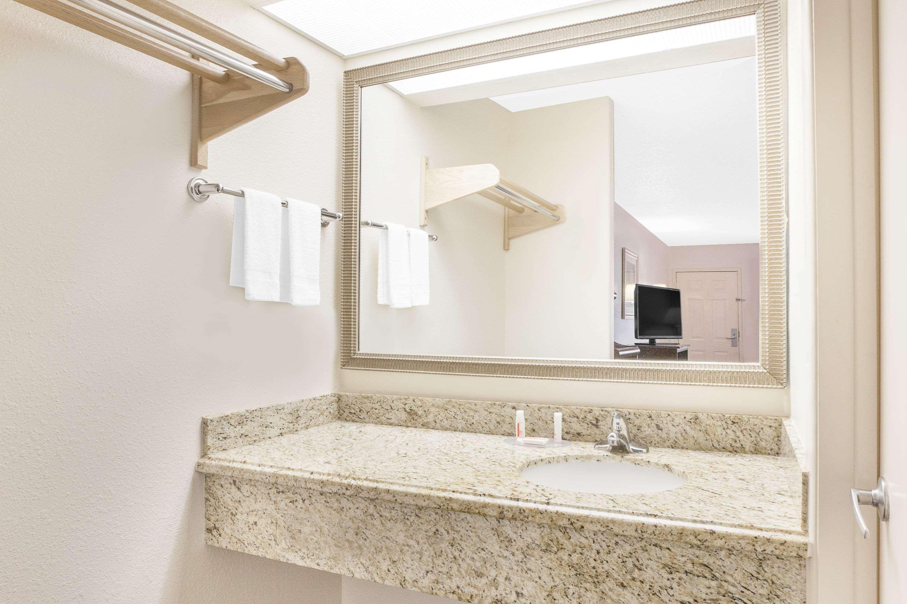 Super 8 By Wyndham Corpus Christi Hotel Екстериор снимка